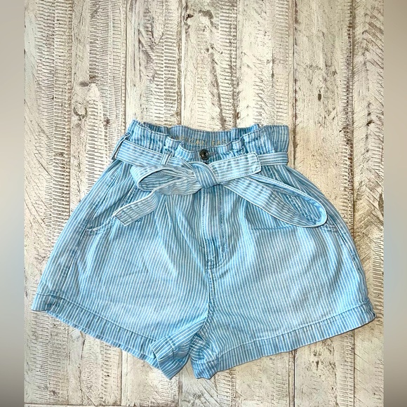 American Eagle Outfitters Pants - *FINAL SALE* American Eagle Mom Shorts